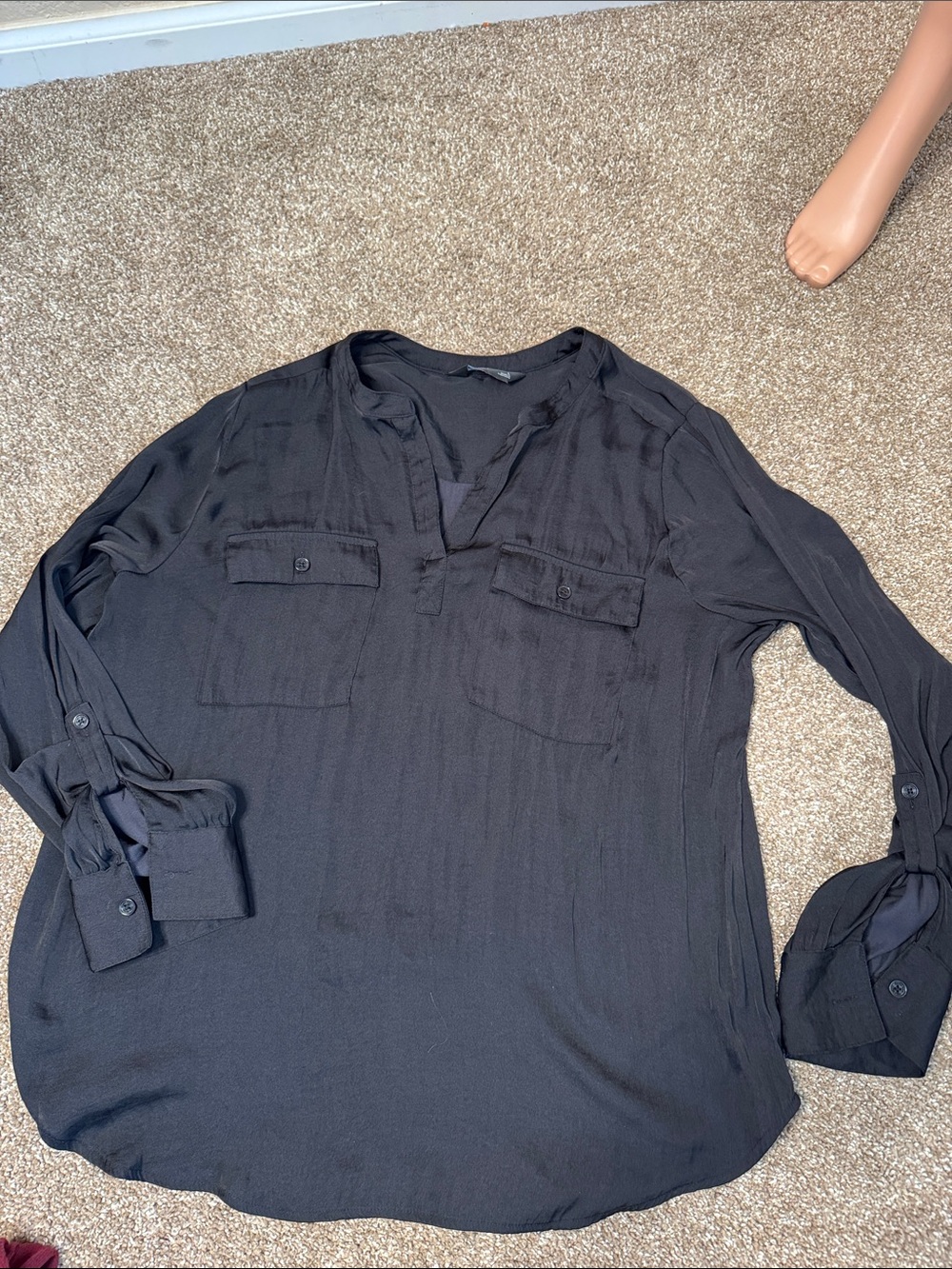 Simply Vera Wang Black Utility Blouse V Neck Roll Tab Sleeve Pocket Top SZ LG - Picture 2 of 7